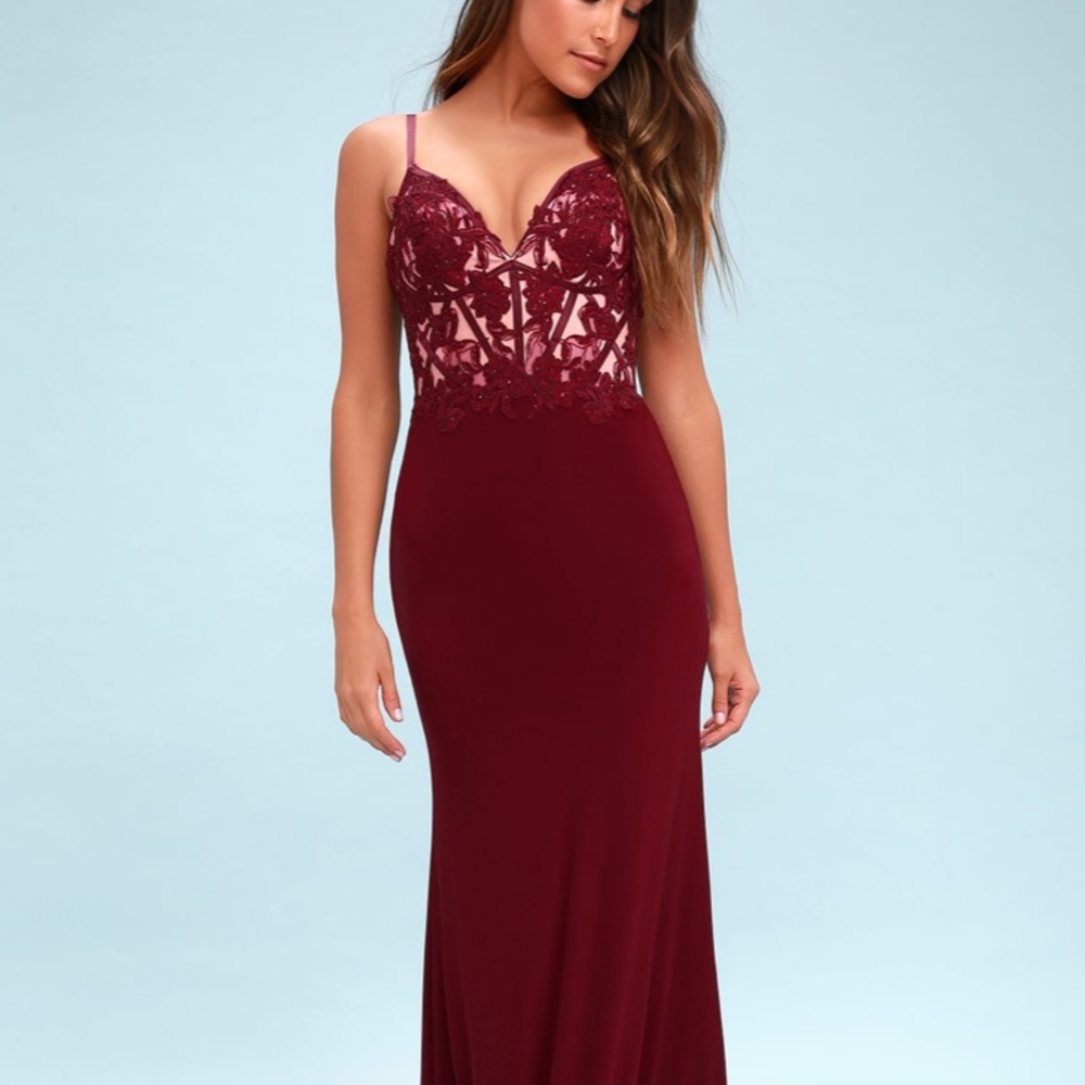 Lulus burgundy prom dress